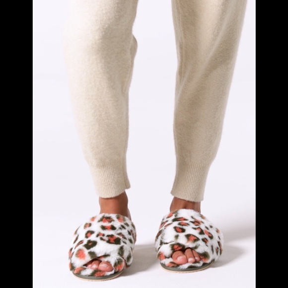 🐆 COPY NWT! Anthropologie x Sorel SOREL GO™ - MAIL RUN” in Animal Print-8 COPY - Picture 2 of 16